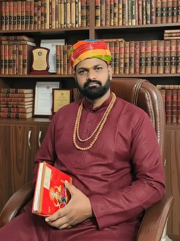 Famous astrologer in Surat offering astrology services